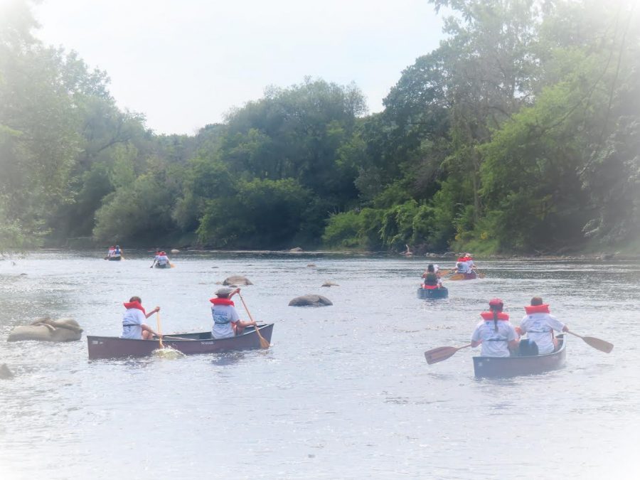 Watershed+students+canoe+down+the+Milwaukee+River.+They+canoed+from+the+headwaters+of+the+Milwaukee+River+to+the+waters+of+Lake+Michigan.