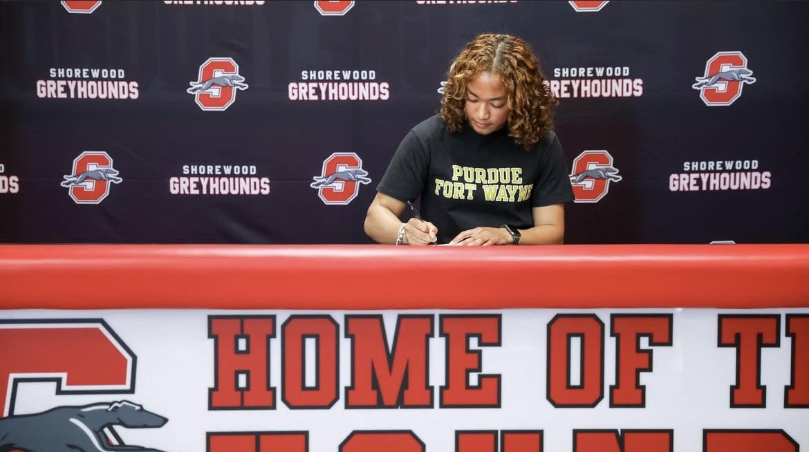 Mary Jane DeWeerdt (Rowing), Kaymin Phillips (Track & Field), and Andrea Perkins
(Track & Field) are among the senior athletes who plan to continue their athletic
careers at their universities.